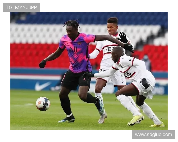 法甲尼斯队边路传中助攻 阿布迪头球连击破门显神威