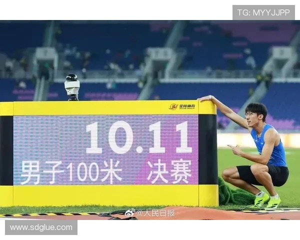 全运会田径综合赛场多名00后选手在风雨中勇夺首金